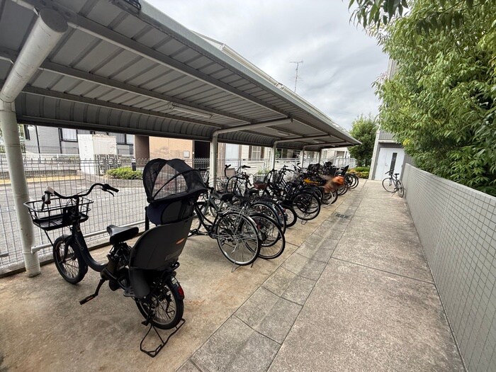 物件外観写真5　(駐輪場)