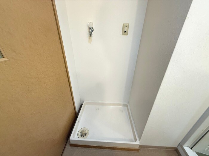 物件内観写真10　(洗濯機置場)