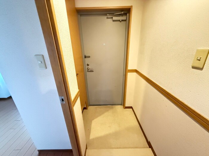 物件内観写真15　(玄関)