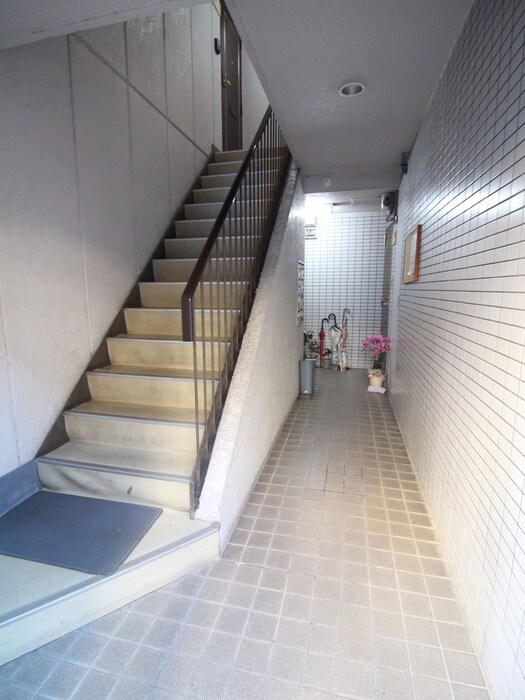 物件外観写真5　(エントランス部分)