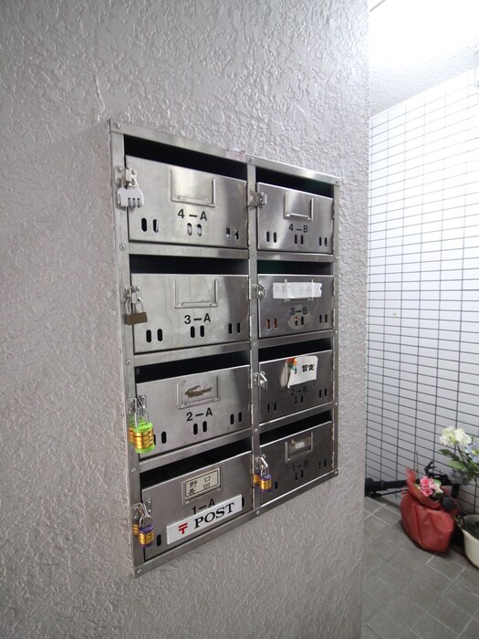 物件外観写真6　(エントランス部分)