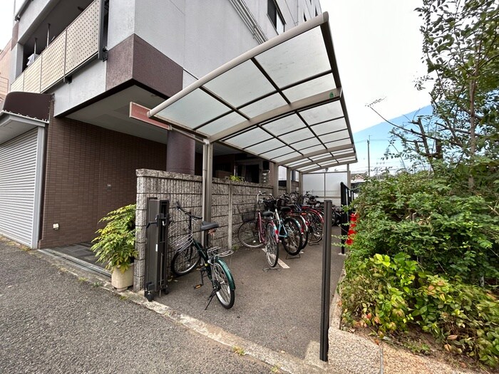 物件外観写真4　(駐輪場)