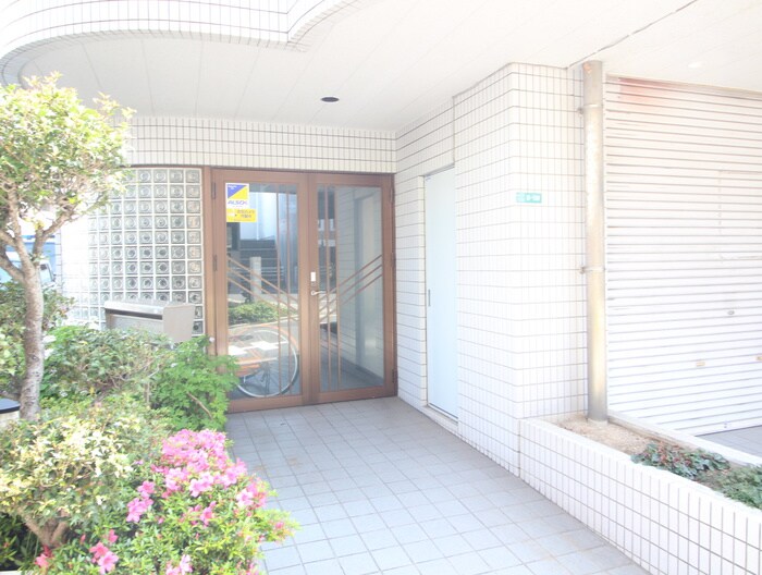 物件外観写真4　(エントランス部分)