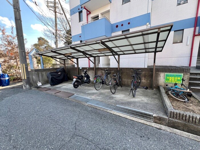 物件外観写真3　(駐輪場)
