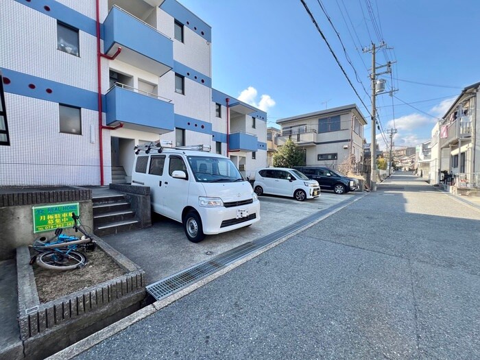 物件外観写真4　(駐車場)