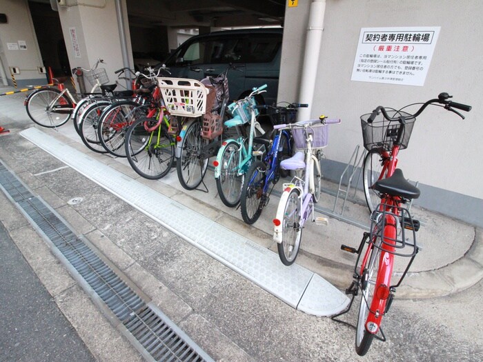 物件外観写真5　(駐輪場)