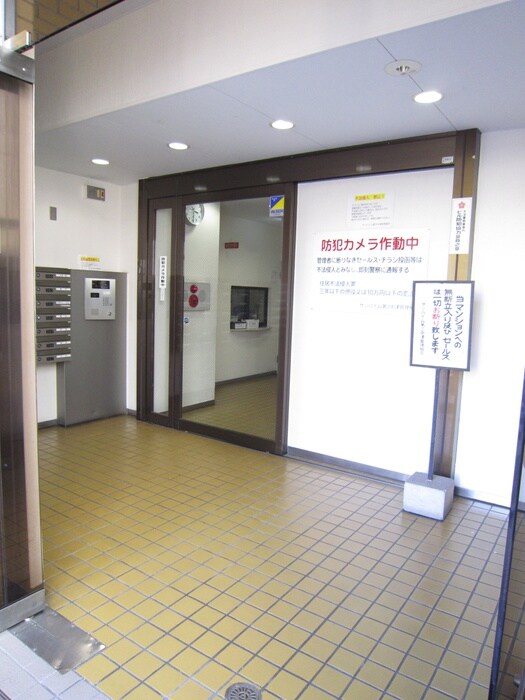 物件外観写真6　(エントランス部分)