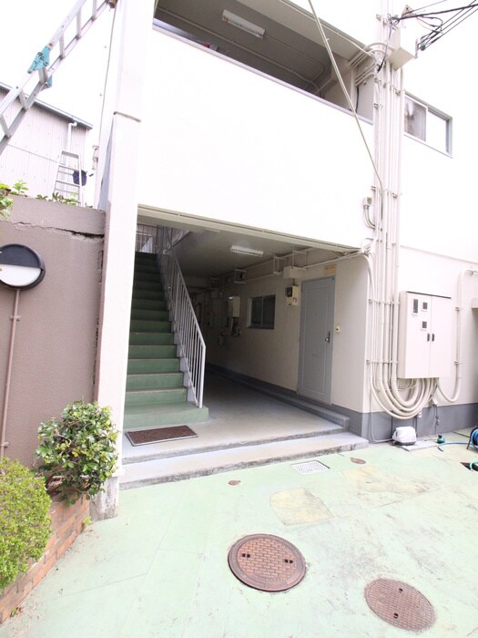 物件外観写真3　(エントランス部分)