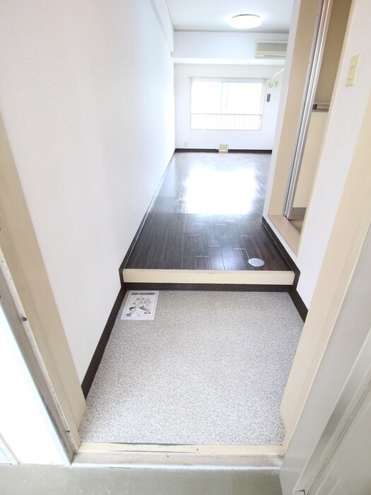 物件内観写真13　(玄関)