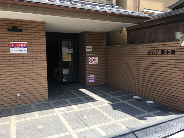 物件外観写真2　(エントランス部分)