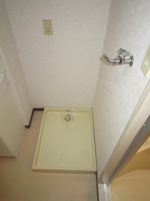 物件内観写真9　(洗濯機置場)