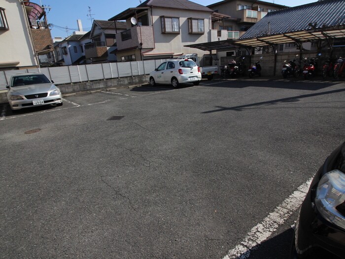 物件外観写真6　(駐車場)