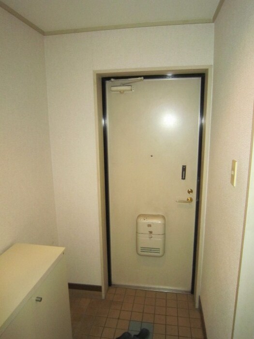 物件内観写真14　(玄関)