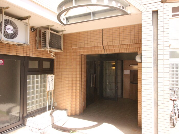 物件外観写真5　(エントランス部分)