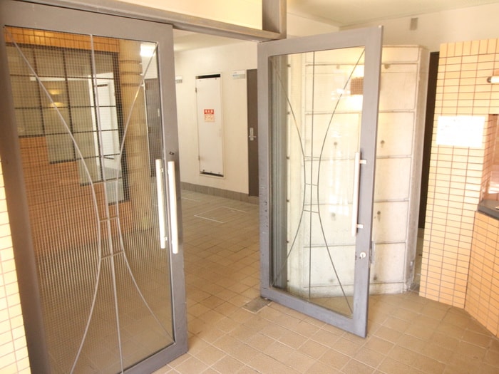 物件外観写真6　(エントランス部分)