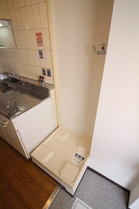 物件内観写真14　(洗濯機置場)