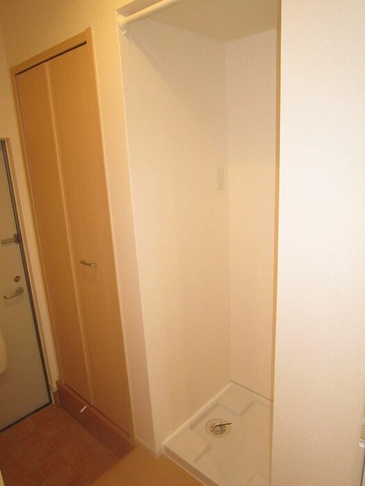 物件内観写真13　(洗濯機置場)