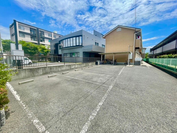 物件外観写真4　(駐車場)