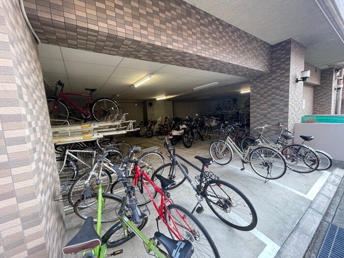 物件外観写真4　(駐輪場)