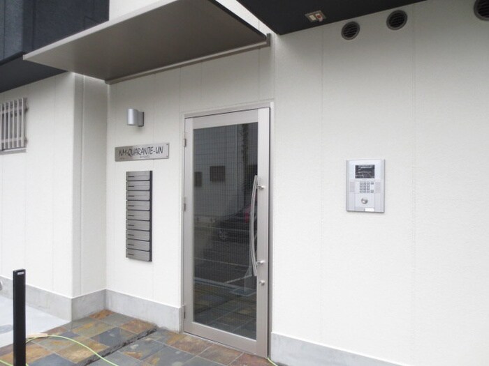 物件外観写真2　(エントランス部分)