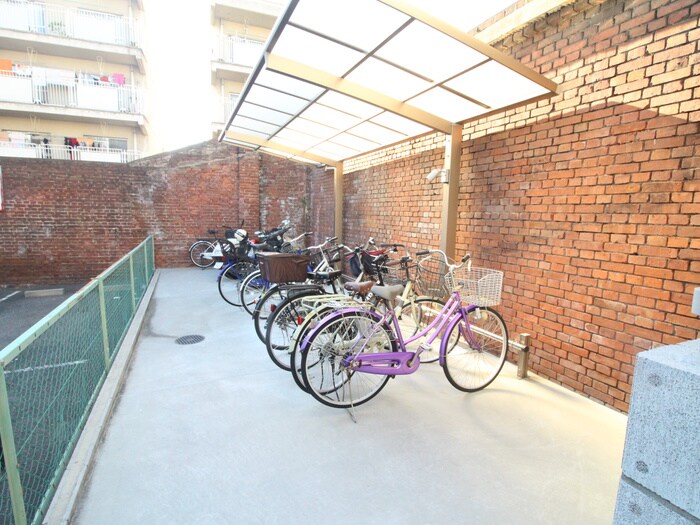 物件外観写真3　(駐輪場)