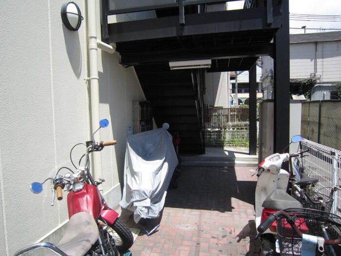 物件外観写真5　(駐輪場)