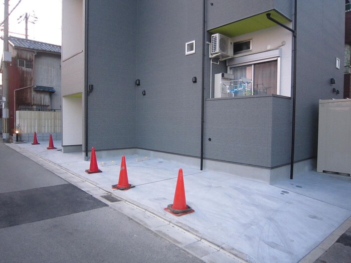 物件外観写真6　(駐車場)