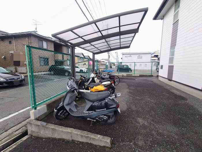 物件外観写真5　(駐輪場)