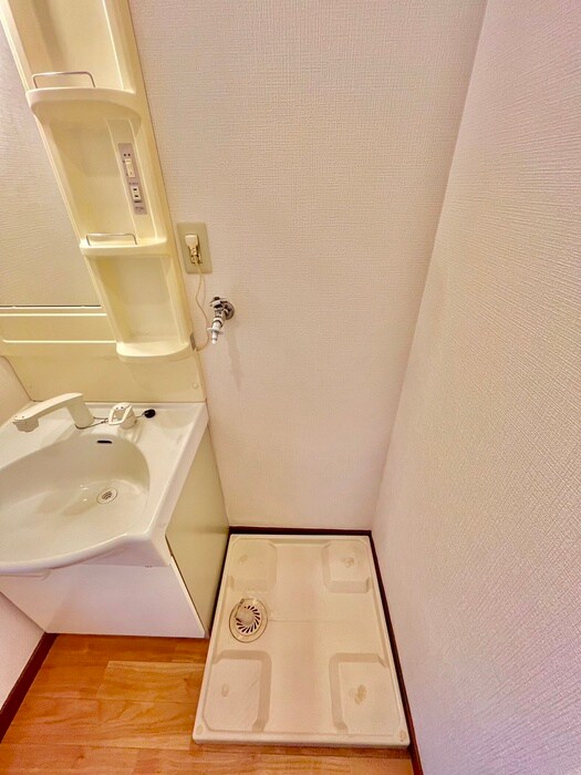 物件内観写真15　(洗濯機置場)