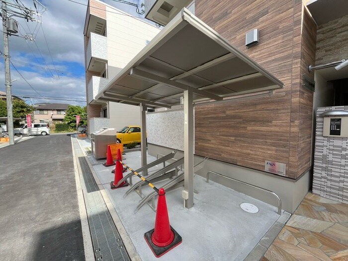 物件外観写真4　(駐輪場)