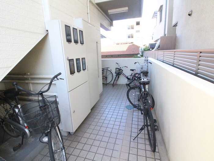 物件外観写真6　(エントランス部分)