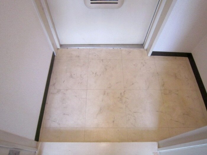 物件内観写真16　(玄関)