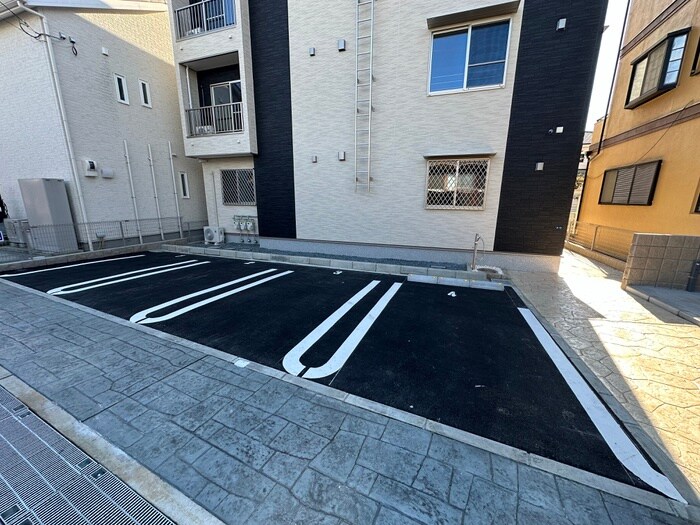 物件外観写真3　(駐車場)