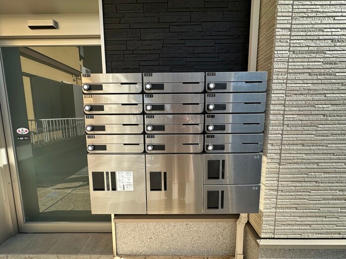 物件外観写真5　(エントランス部分)