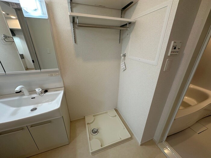 物件内観写真10　(洗濯機置場)