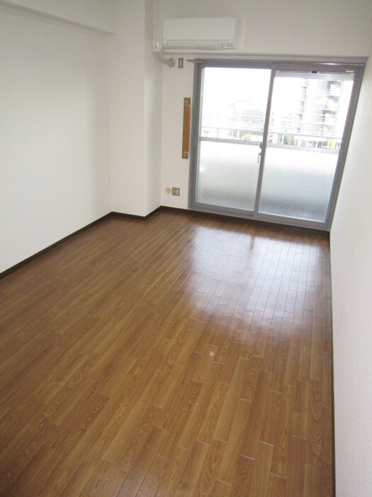 物件内観写真7　(室内からの展望)