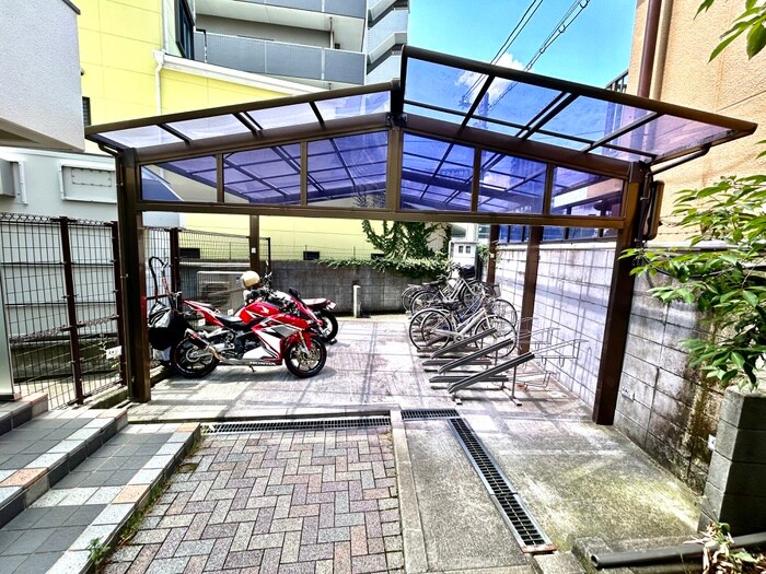 物件外観写真4　(駐輪場)