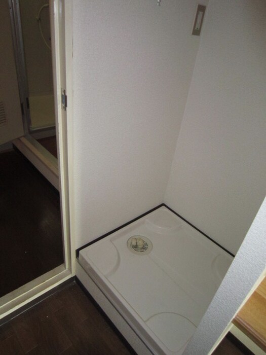 物件内観写真15　(洗濯機置場)