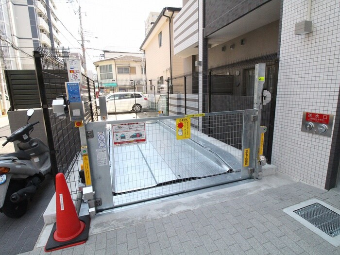 物件外観写真6　(駐車場)