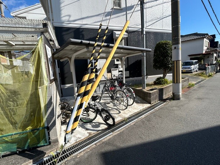 物件外観写真3　(駐輪場)