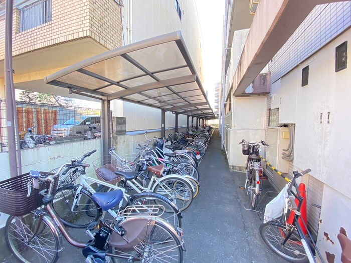 物件外観写真4　(駐輪場)