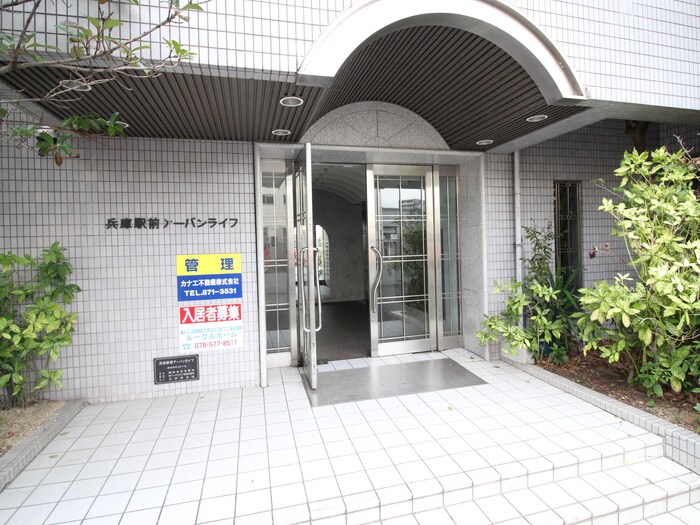 物件外観写真3　(エントランス部分)