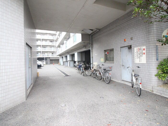 物件外観写真5　(駐輪場)