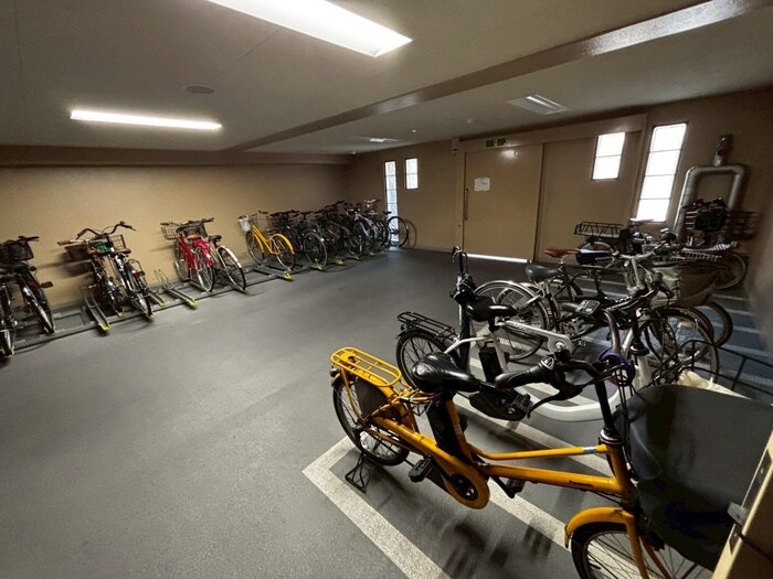 物件外観写真5　(駐輪場)