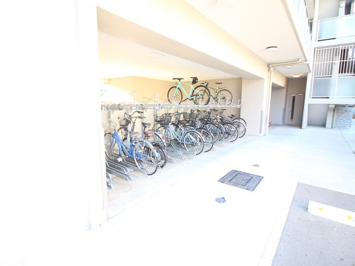 物件外観写真5　(駐輪場)