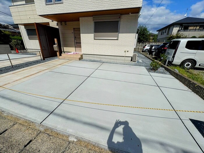 物件外観写真5　(駐車場)