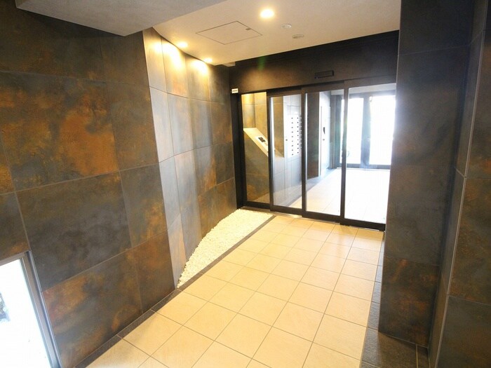 物件外観写真2　(エントランス部分)