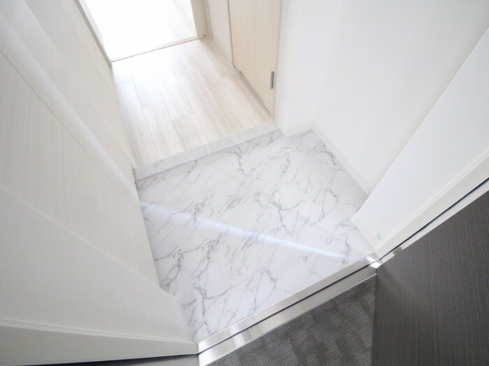 物件内観写真14　(玄関)