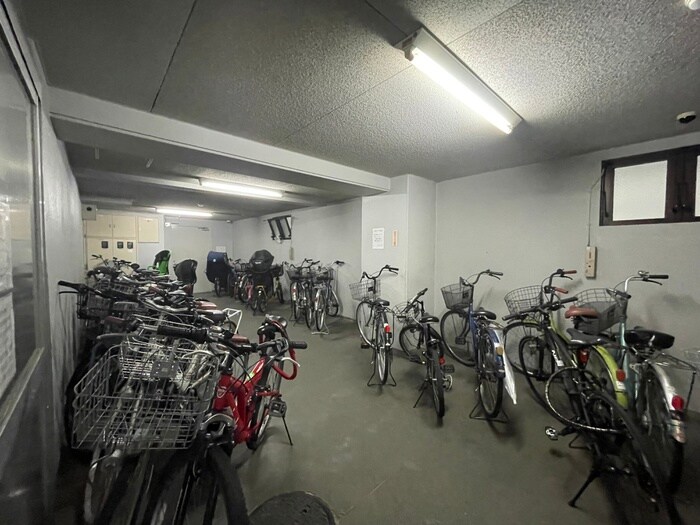 物件外観写真3　(駐輪場)