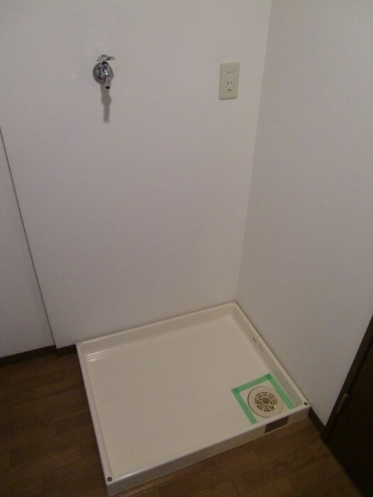 物件内観写真17　(洗濯機置場)